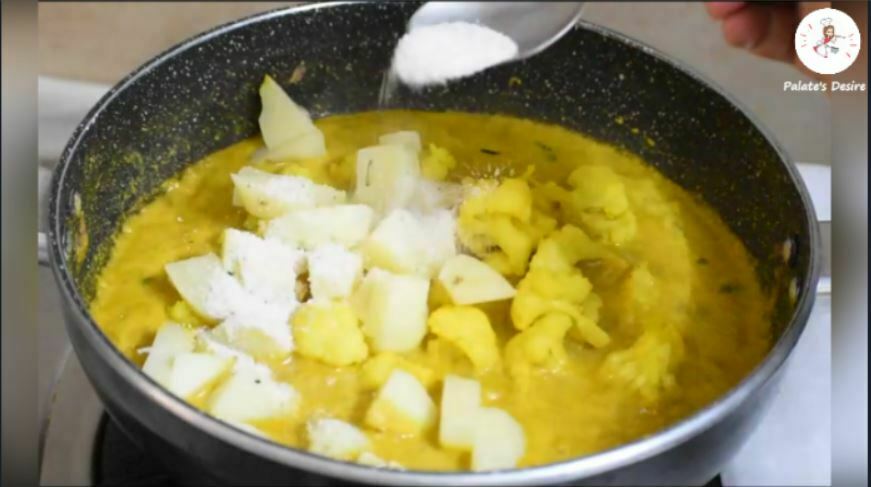 Cauliflower Potato Kurma | aloo gobi kurma