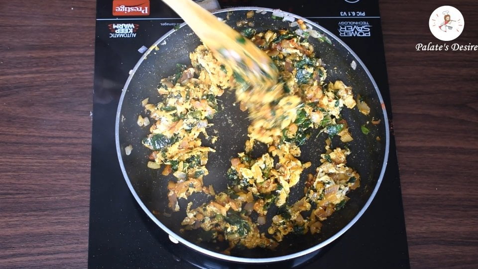 scramble eggs with moringa